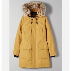 Aritzia TNA Bancroft Winter Jacket/Parka in Cairo Gold Small